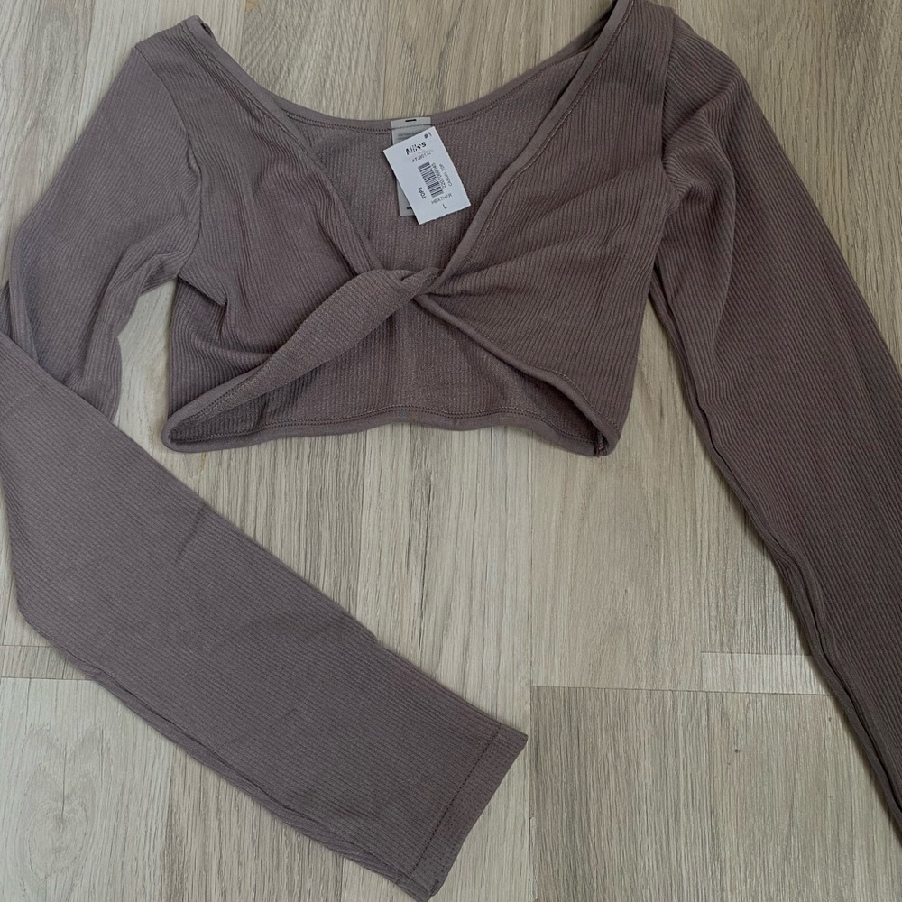 Long sleeve crop top